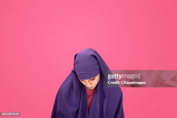 sad woman in hijab - cliqueimages stock-fotos und bilder