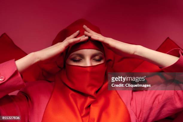 tired woman in niqab - cliqueimages stock-fotos und bilder