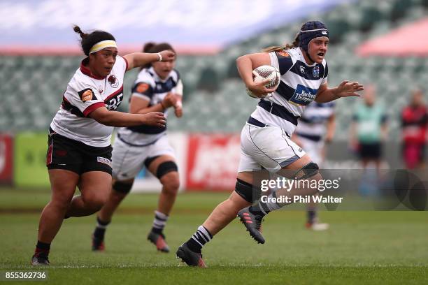 Eloise Blackwell of Auckland makes a break during the round five Farah Palmer Cup match between North Harbour and Auckland at QBE Stadium on...