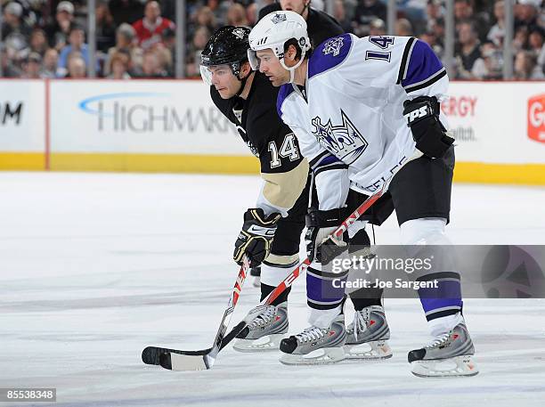 Justin Williams of the Los Angeles Kings lines up for a faceoff against Chris Kunitz of the Pittsburgh Penguins on March 20, 2009 at Mellon Arena in...