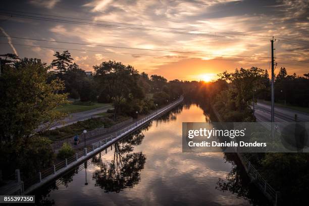 sunrise on the rideau canal in ottawa - ottawa fall stock pictures, royalty-free photos & images