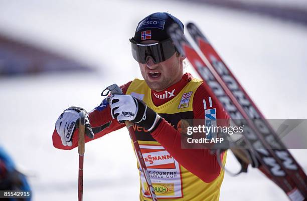 Norway's Petter Northug finishes the 10+10 km at the Cross Country skiing world cup in Falun, on March 21, 2009. Switzerland's Dario Cologna won the...