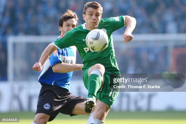Markus Schuler of Bielefeld and Zvjezdan Misimovic of Wolfsburg fight for the ball during the Bundesliga match between Arminia Bielefeld and VfL...