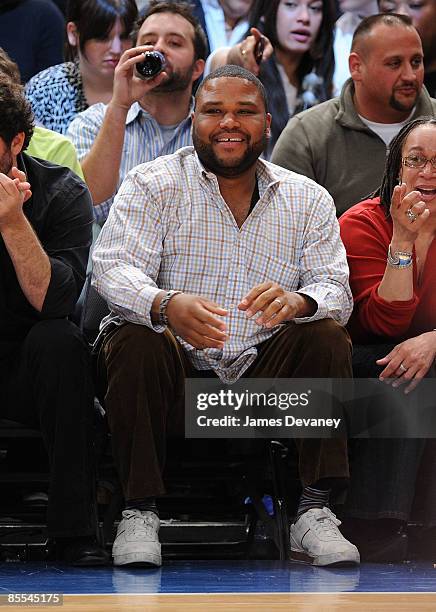 Anthony Anderson attends Sacremento Kings vs New York Knicks game at Madison Square Garden on March 20, 2009 in New York City.