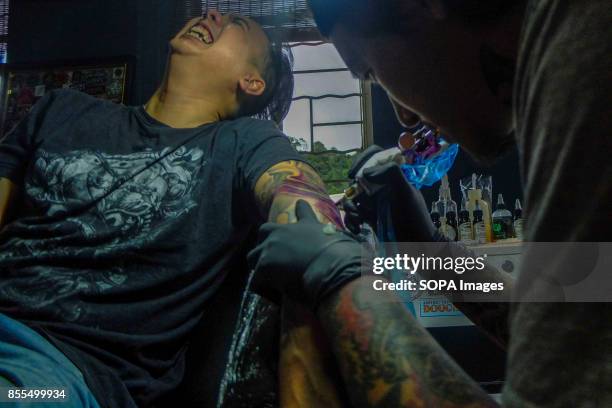 Client is seen shouting because of pain while Gary Jones continue to focus on tattooing. Gary Jones is one of the Kadazan talented tattoo artist from...