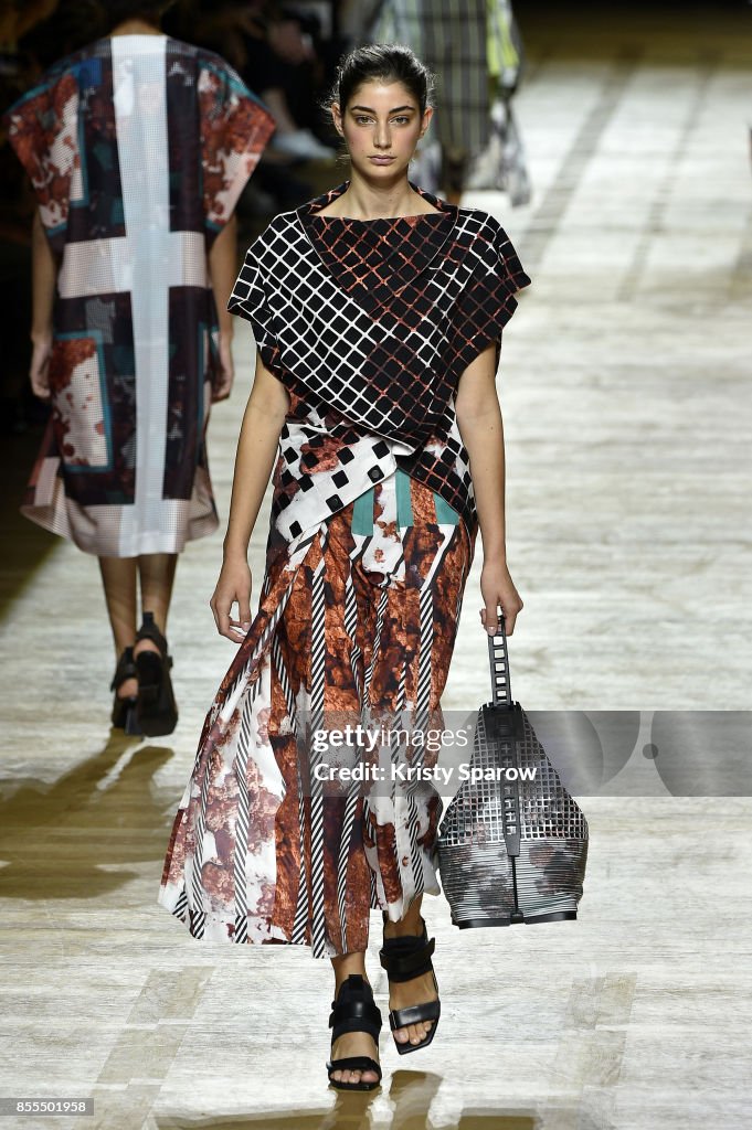 Issey Miyake : Runway - Paris Fashion Week Womenswear Spring/Summer 2018