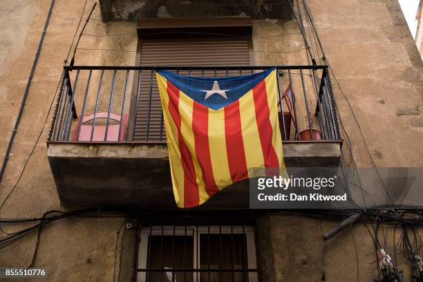 Pro Independence flags hang on balconies on September 29, 2017 in Barcelona, Spain. The Catalan government is keeping with its plan to hold a...