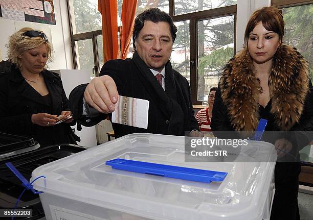 Presidential candidate of the biggest opposition SDSM party Ljubomir Frckovski cast his ballot on a polling station in Skopje on March 22, 2009....