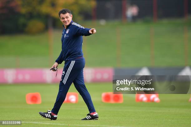 Interim coach Willy Sagnol of FC Bayern Muenchen gestures during a training session at Saebener Strasse training ground on September 29, 2017 in...