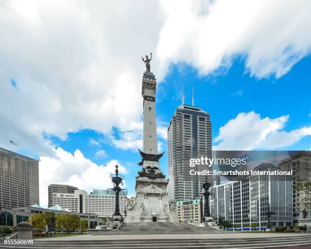 indiana state's soldiers and sailors monument on monument circle, indiana, usa - インディアナポリス ストックフォトと画像