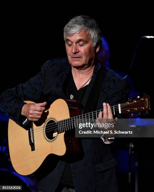 Juber 353 Laurence Juber Photos & High Res Pictures - Getty Images