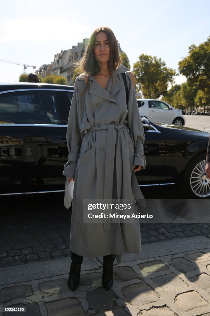 Nina Ricci : Outside Arrivals - Paris Fashion Week Womenswear Spring/Summer 2018