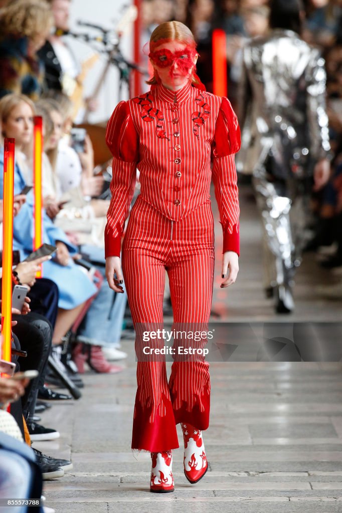 Each X Other : Runway - Paris  Fashion Week Womenswear Spring/Summer 2018