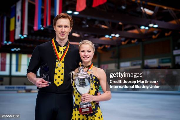Evgenia Tarasova and Vladimir Morozov of Russia pose with the trophy in the Pairs medal ceremony during the Nebelhorn Trophy 2017 at Eissportzentrum...