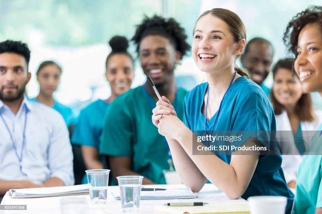 Attente verpleegkunde studenten in de klas