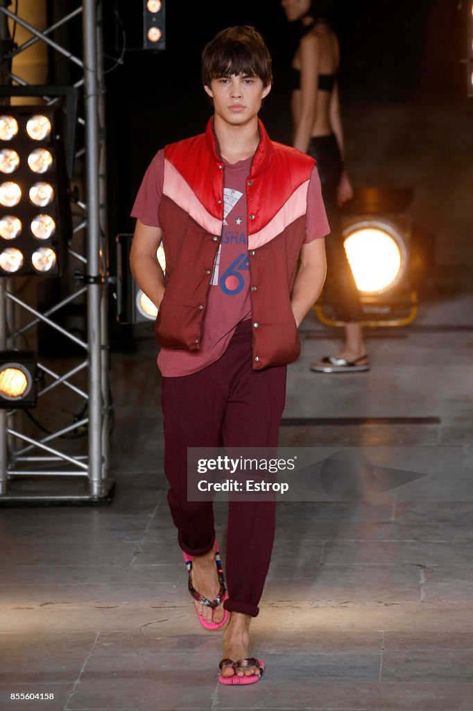 Isabel Marant : Runway - Paris Fashion Week Womenswear Spring/Summer 2018