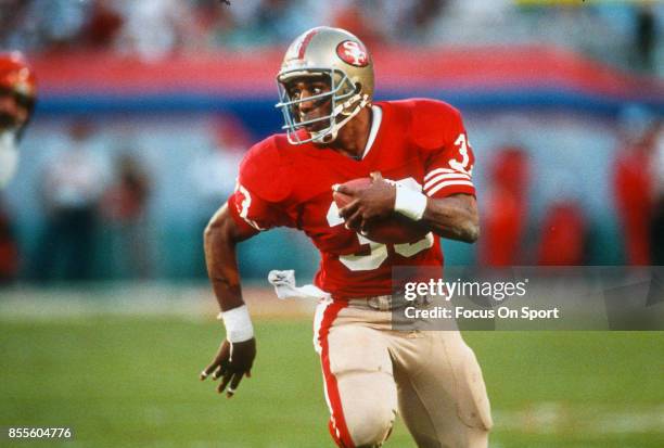 Roger Craig of the San Francisco 49ers carries the ball against the Cincinnati Bengals during Super Bowl XXIII on January 22, 1989 at Joe Robbie...