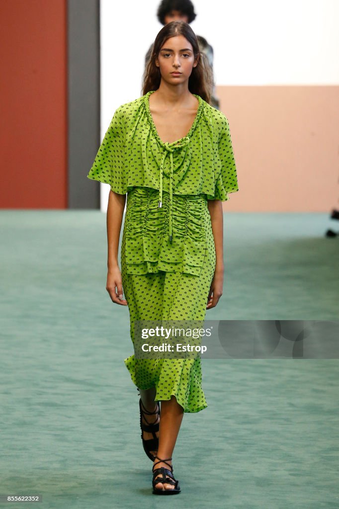 Carven : Runway - Paris  Fashion Week Womenswear Spring/Summer 2018