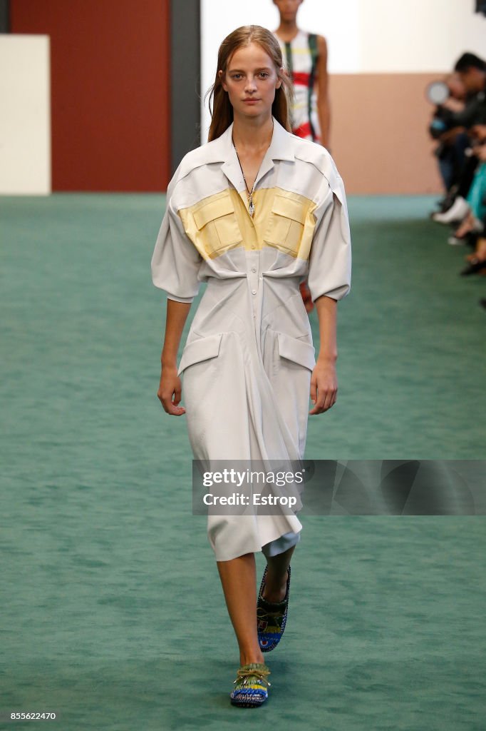Carven : Runway - Paris Fashion Week Womenswear Spring/Summer 2018