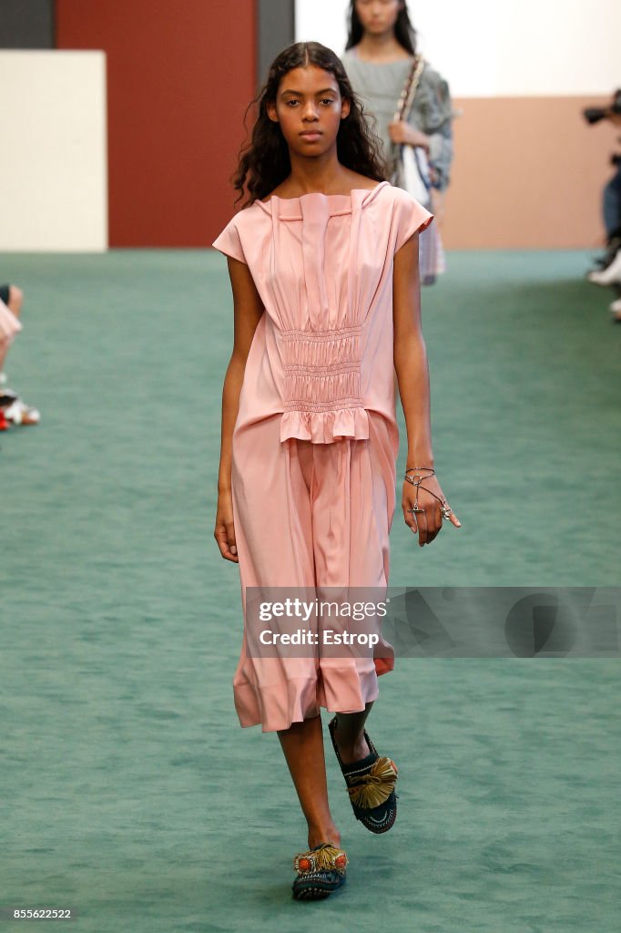 Carven : Runway - Paris Fashion Week Womenswear Spring/Summer 2018