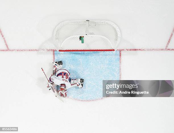 Jaroslav Halak of the Montreal Canadiens guards his net against the New Jersey Devils at the Bell Centre on March 14, 2009 in Montreal, Quebec,...