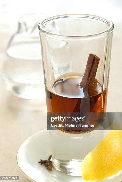 hot toddy - hot toddy stockfoto's en -beelden