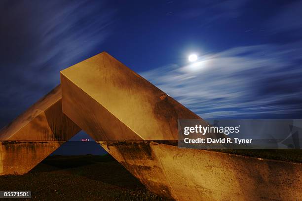 the time sculpture  - kingston ontario - fotografias e filmes do acervo