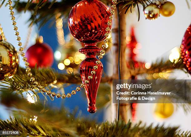 red and golden ornaments on christmas tree - corinna haselmayer stockfoto's en -beelden