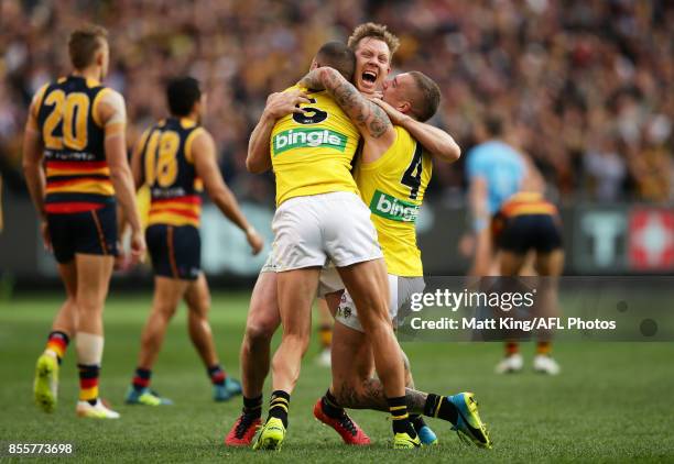 Jack Riewoldt of the Tigers celebrates victory with team mates Shaun Grigg and Dustin Martin at the final siren during the 2017 AFL Grand Final match...