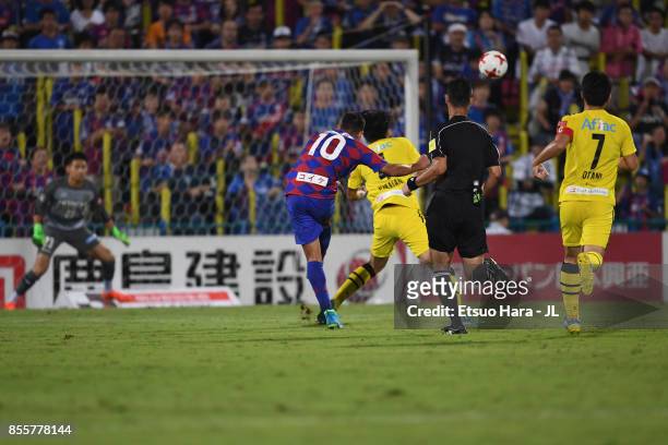 Dudu of Ventforet Kofu scores the opening goal during the J.League J1 match between Kashiwa Reysol and Ventforet Kofu at Hitachi Kashiwa Soccer...