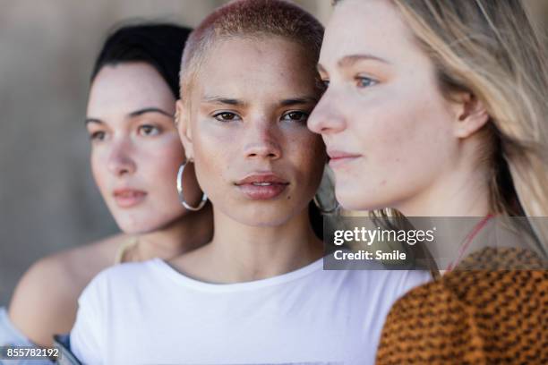 three beautiful young women looking various directions - cor do olho humano imagens e fotografias de stock
