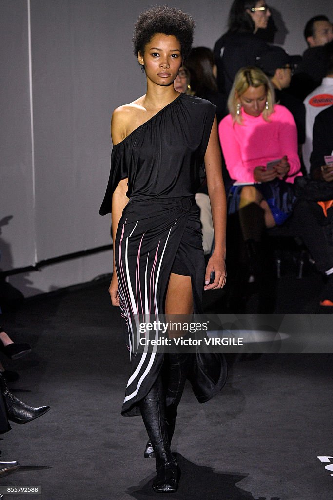 Paco Rabanne : Runway - Paris Fashion Week Womenswear Spring/Summer 2018