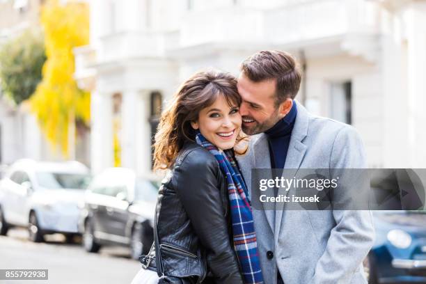 gelukkige romantisch paar flirten in de stad straat - versierd jak stockfoto's en -beelden