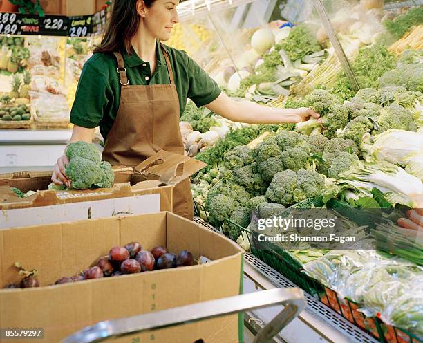 Grocer Grocery Produce Worker Photos and Premium High Res Pictures - Getty Images