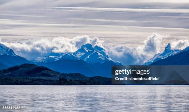 lake wanaka and mt alta - lake wanaka stock pictures, royalty-free photos & images