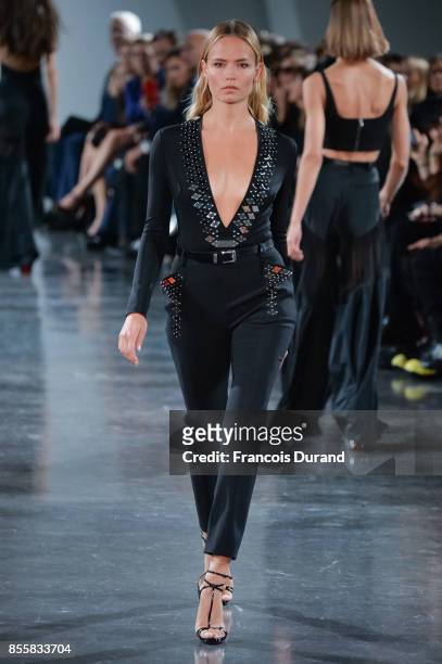 Natasha Poly walks the runway during the Mugler show as part of the Paris Fashion Week Womenswear Spring/Summer 2018 on September 30, 2017 in Paris,...