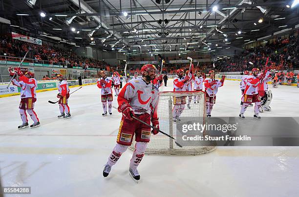 Players of Hannover celebrate winning the DEL play-off match between Grizzly Adams Wolfsburg and Hannover Scorpions at the VOLKSBANK BraWo Eisarena...