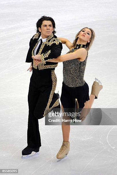 Sinead Kerr and John Kerr compete in the Compulsory Dance competition during the 2009 ISU World Figure Skating Championships on March 24, 2009 at...