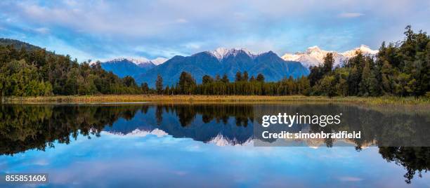 afternoon light at lake matheson in new zealand - lake matheson new zealand stock pictures, royalty-free photos & images