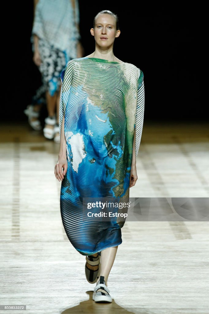 Issey Miyake : Runway - Paris Fashion Week Womenswear Spring/Summer 2018