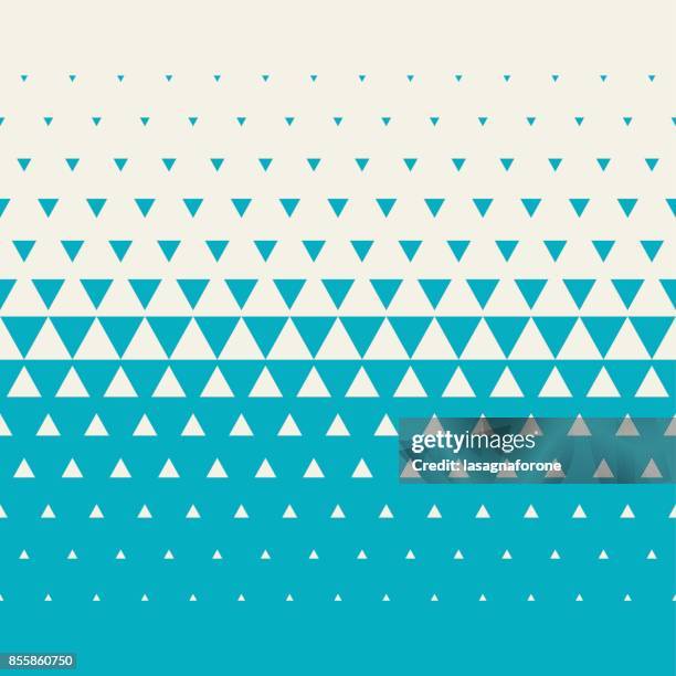 ilustraciones, imágenes clip art, dibujos animados e iconos de stock de triángulo semitonos - triangle shape