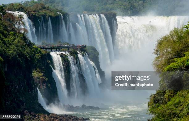 iguazu cataratas garganta del diablo - cataratas del iguazú fotografías e imágenes de stock