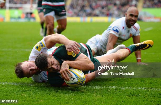 Jonny May of Leicester Tigers scoring their second try during the Aviva Premiership match between Leicester Tigers and Exeter Chiefs at Welford Road...