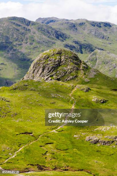 walkers heading towards pike o stickle in the langdale pikes, lake district, uk. - langdale pikes stock pictures, royalty-free photos & images