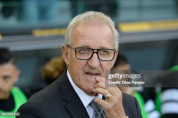 Head coach of Udinese Luigi Del Neri looks on during the Serie A match between Udinese Calcio and UC Sampdoria at Stadio Friuli on September 30, 2017...