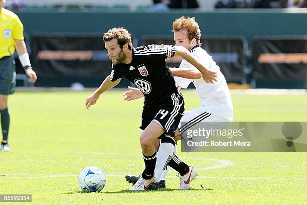 Ben Olsen of D.C. United looks to attack the Los Angeles Galaxy defense during the MLS game at Home Depot Center on March 22, 2009 in Carson,...