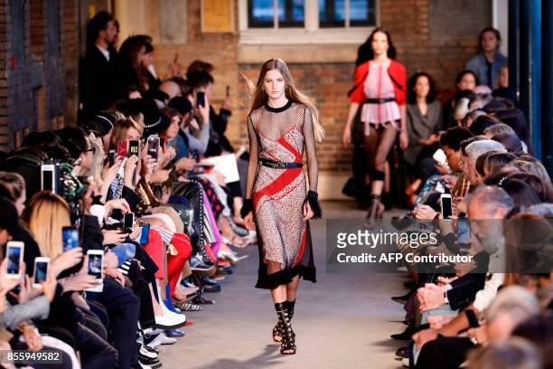 Model presents a creation by Altuzarra during the women's 2018 Spring/Summer ready-to-wear collection fashion show in Paris, on September 30, 2017. /...