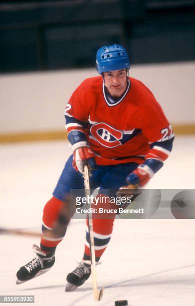 Steve Shutt of the Montreal Canadiens skates on the ice with the puck during an NHL game against the New York Rangers circa 1980 at the Madison...