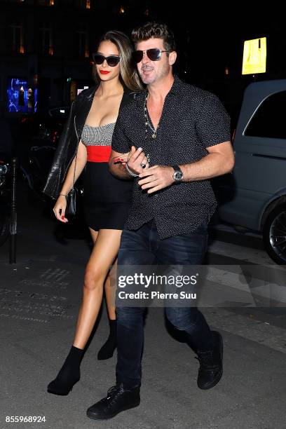 Robin Thicke and his girlfriend April Love Geary leave arrive at a restaurant on September 30, 2017 in Paris, France.