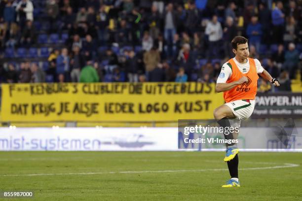 Banner Falkenburg's clubliefde uitgeblust, dat krijg je als je ieder logo kust, Erik Falkenburg of ADO Den Haag during the Dutch Eredivisie match...